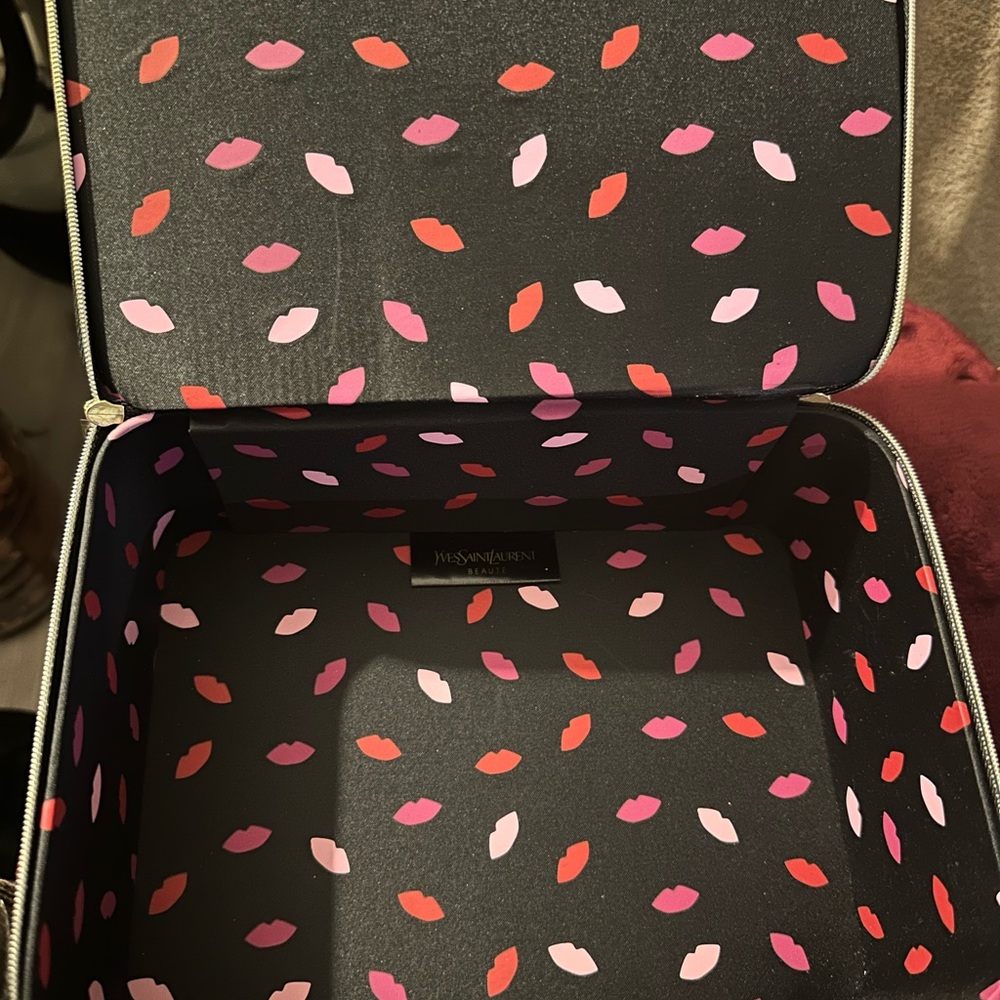 YSL Black Patent Leather Makeup Bag - Picture 5 of 7
